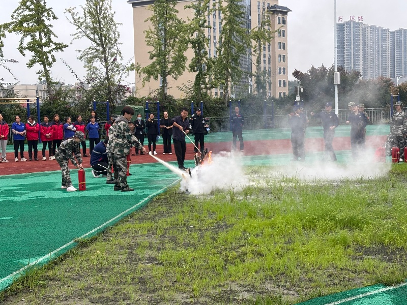 學(xué)院開展2025年秋季學(xué)期火災(zāi)逃生疏散演練暨消防安全知識培訓(xùn)